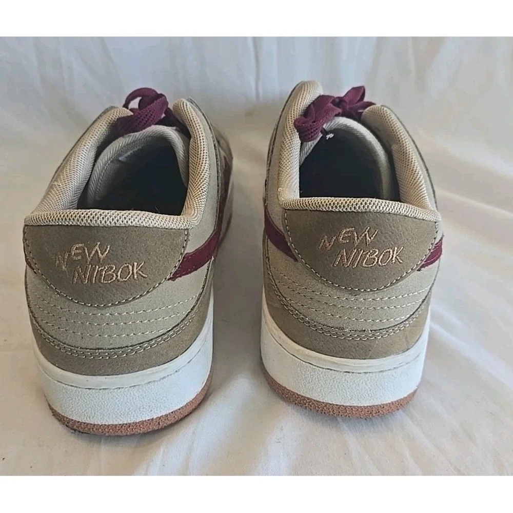 New Nibok Brown and Red Heart Shoes Sneakers  Unisex Women's‎ 11, Men's 9.5